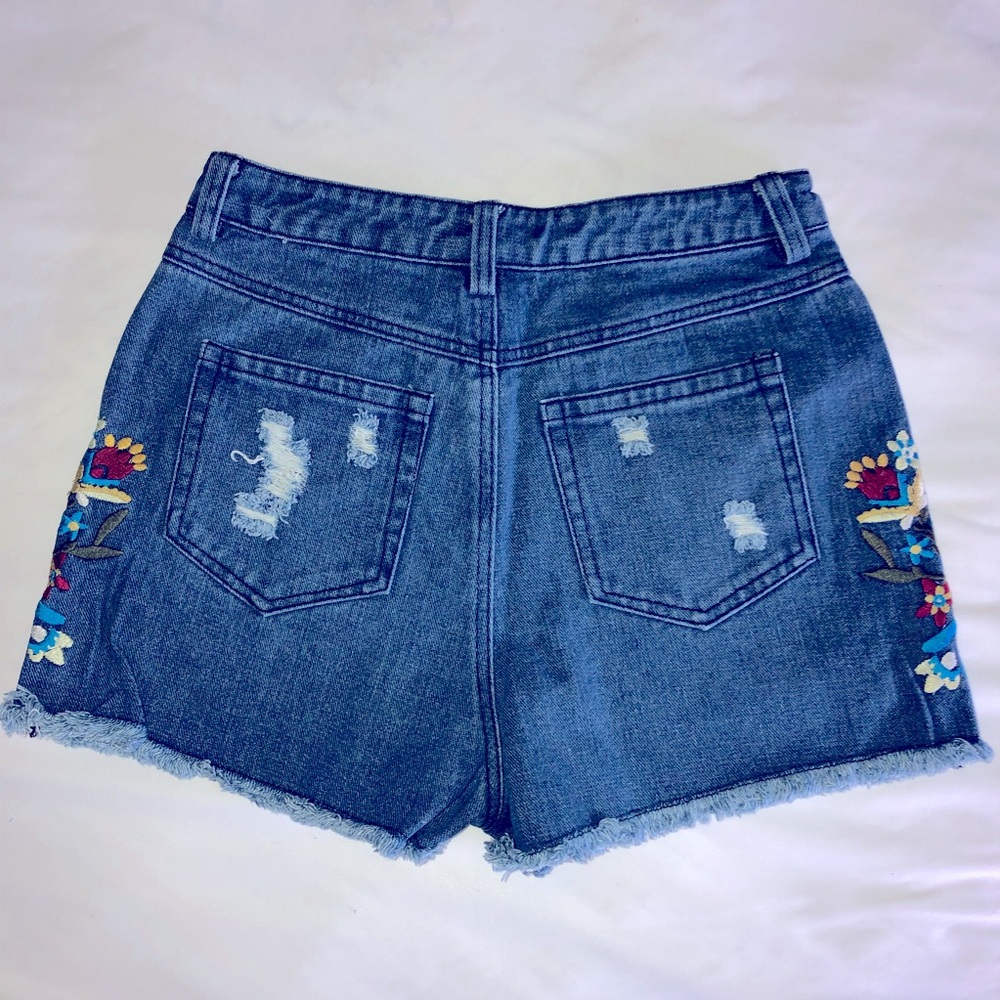 High waisted Floral  Embroidered  Denim Shorts - Picture 5 of 9